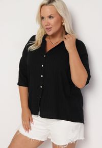 Born2be - Czarna Koszula Bawełniana z Krótkim Rękawem i Kołnierzem Talavia. Okazja: na co dzień. Kolekcja: plus size. Kolor: czarny. Materiał: bawełna. Długość rękawa: krótki rękaw. Długość: krótkie. Styl: klasyczny, casual, elegancki #2