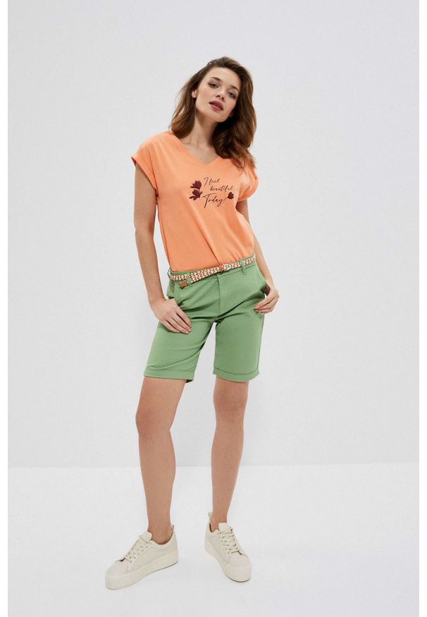 MOODO - Bawełniane szorty z paskiem. Okazja: na co dzień. Materiał: bawełna. Wzór: gładki. Styl: elegancki, casual