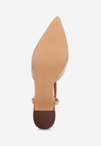 Renee - Ciemnobeżowe Czółenka Slingback VICES z Imitacji Zamszu na Klockowym Obcasie Adophaia. Zapięcie: pasek. Kolor: beżowy. Materiał: zamsz. Obcas: na obcasie. Styl: boho, elegancki. Wysokość obcasa: średni #7