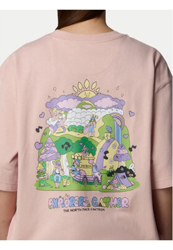 The North Face T-Shirt Unisex Mountain Cleanup NF0A8C4D Różowy Oversize. Kolor: różowy. Materiał: bawełna