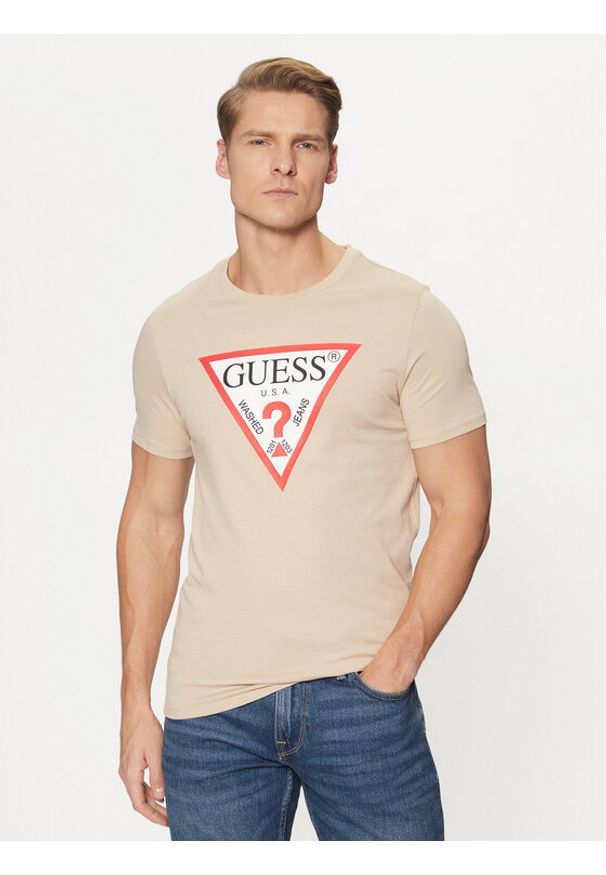 Guess T-Shirt M2YI71 I3Z14 Beżowy Slim Fit. Kolor: beżowy. Materiał: bawełna