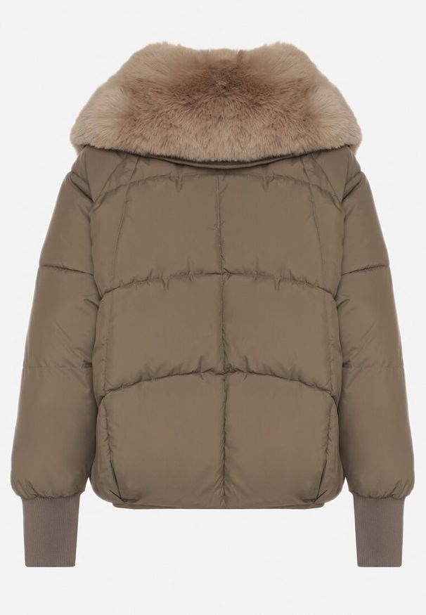 Born2be - Ciemnozielona Pikowana Kurtka z Futrzanym Kołnierzem z Możliwością Odpięcia Malatila. Okazja: na spacer, do pracy. Kolor: zielony. Materiał: futro. Długość rękawa: długi rękaw. Długość: długie. Sezon: zima. Styl: elegancki, klasyczny