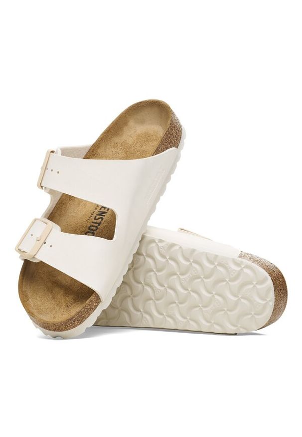 Birkenstock - BIRKENSTOCK ARIZONA BF EGGSHELL Klapki damskie. Okazja: na co dzień, na plażę. Kolor: beżowy. Materiał: jeans, materiał, skóra. Wzór: paski. Sezon: lato. Styl: casual, klasyczny, elegancki