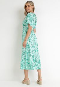 Born2be - Miętowa Sukienka Gertisa. Okazja: na co dzień. Typ kołnierza: dekolt w serek, kołnierz z falbankami. Kolor: miętowy. Materiał: wiskoza. Długość rękawa: krótki rękaw. Wzór: kwiaty. Styl: casual, elegancki #4