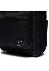 Nike Plecak CK2668 010 Czarny. Kolor: czarny. Materiał: materiał