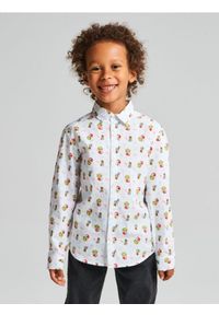 Sinsay - Klasyczna koszula Grinch - biały. Kolor: biały. Styl: klasyczny #1