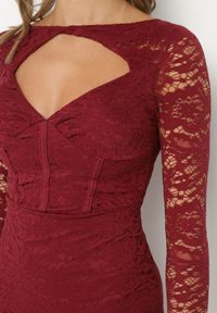 Born2be - Bordowa Dopasowana Sukienka z Koronki z Rozszerzanymi Rękawami Selathea. Kolor: czerwony. Materiał: koronka. Wzór: koronka. Styl: klasyczny, elegancki, wizytowy #5