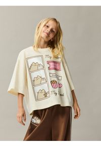 Reserved - T-shirt Pusheen - kremowy. Kolor: kremowy. Materiał: bawełna #1