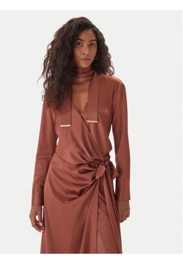 Marciano Guess Sukienka wieczorowa 5GGK00 7246A Bordowy Regular Fit. Kolor: czerwony. Materiał: syntetyk. Styl: wizytowy