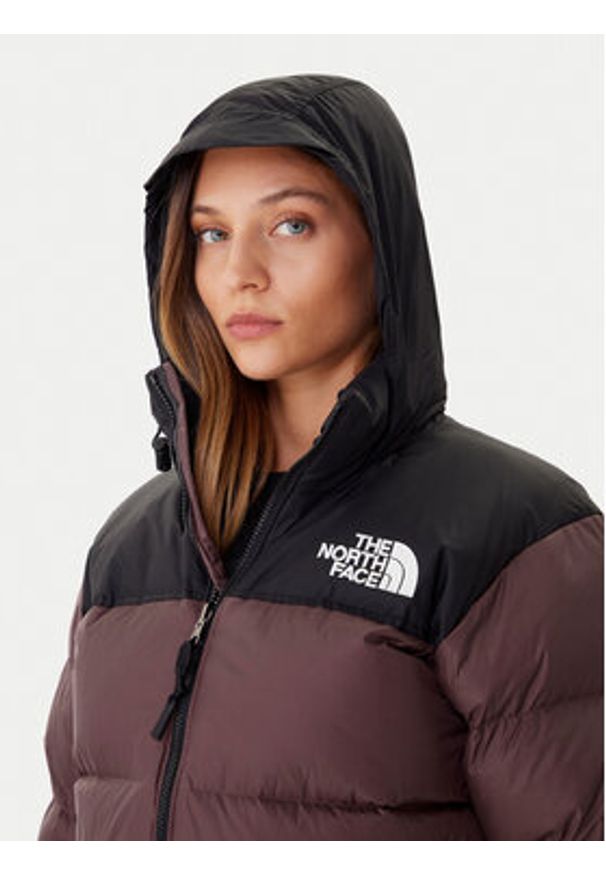 The North Face Kurtka puchowa 1996 Retro Nuptse NF0A3XEO Brązowy Regular Fit. Kolor: brązowy. Materiał: syntetyk. Styl: retro