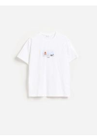 Reserved - T-shirt regular z nadrukiem - biały. Kolor: biały. Materiał: bawełna, dzianina. Wzór: nadruk #1