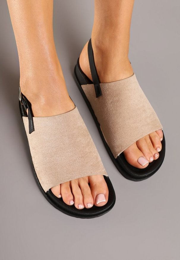 Born2be - Ciemnobeżowe Sandały z Imitacji Zamszu z Paskiem z Klamerką Melgisia. Okazja: na co dzień. Zapięcie: pasek. Kolor: beżowy. Materiał: zamsz. Obcas: na obcasie. Styl: elegancki, casual. Wysokość obcasa: niski