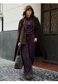 Reserved - Spodnie z modalem - ciemnofioletowy. Kolor: fioletowy. Materiał: dzianina #1