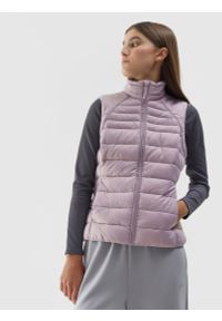 4f - Bezrękawnik puchowy z wypełnieniem syntetycznym damski - pudrowy róż. Okazja: na co dzień. Typ kołnierza: bez kaptura. Kolor: różowy. Materiał: syntetyk, puch. Długość rękawa: bez rękawów. Styl: casual #1
