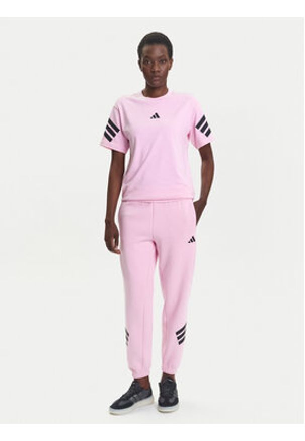 Adidas - adidas Spodnie dresowe Future Icons 3-Stripes JE0158 Różowy Regular Fit. Kolor: różowy. Materiał: bawełna