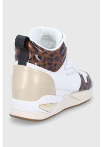 Guess Buty wysokie kolor biały na platformie. Nosek buta: okrągły. Zapięcie: sznurówki. Kolor: biały. Materiał: guma. Obcas: na platformie #2