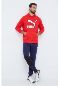 Puma bluza bawełniana męska kolor czerwony z kapturem z nadrukiem. Typ kołnierza: kaptur. Kolor: czerwony. Materiał: bawełna. Długość rękawa: długi rękaw. Długość: długie. Wzór: nadruk #5