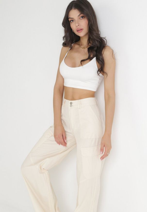 Born2be - Beżowe Bawełniane Spodnie ze Stoperami na Krawędziach Nogawek Lile. Okazja: na co dzień. Stan: podwyższony. Kolor: beżowy. Materiał: bawełna. Styl: casual, elegancki