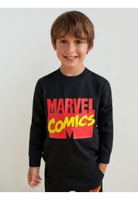 Sinsay - Bluza Marvel - czarny. Kolor: czarny. Materiał: bawełna, dzianina. Wzór: motyw z bajki