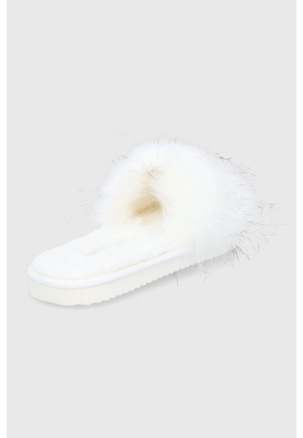 Flip*Flop Kapcie kolor biały. Kolor: biały. Materiał: guma, materiał. Wzór: gładki