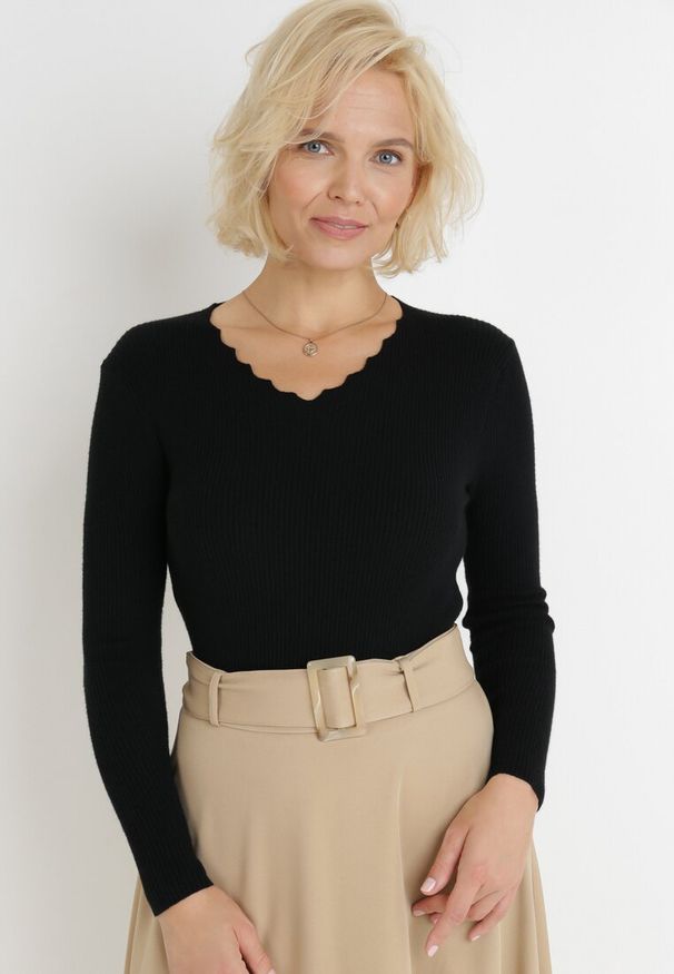 Born2be - Czarny Sweter Rhodehe. Kolor: czarny. Materiał: prążkowany, bawełna, dzianina. Długość rękawa: długi rękaw. Długość: długie. Styl: klasyczny