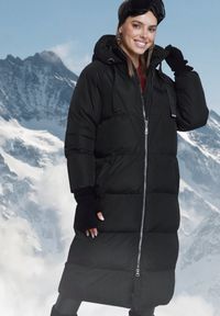 Born2be - Czarna Długa Kurtka Pikowana Płaszcz na Zamek z Kapturem Lesea. Okazja: na co dzień. Typ kołnierza: kaptur. Kolor: czarny. Materiał: dzianina, jeans. Długość: długie. Styl: casual, elegancki #1