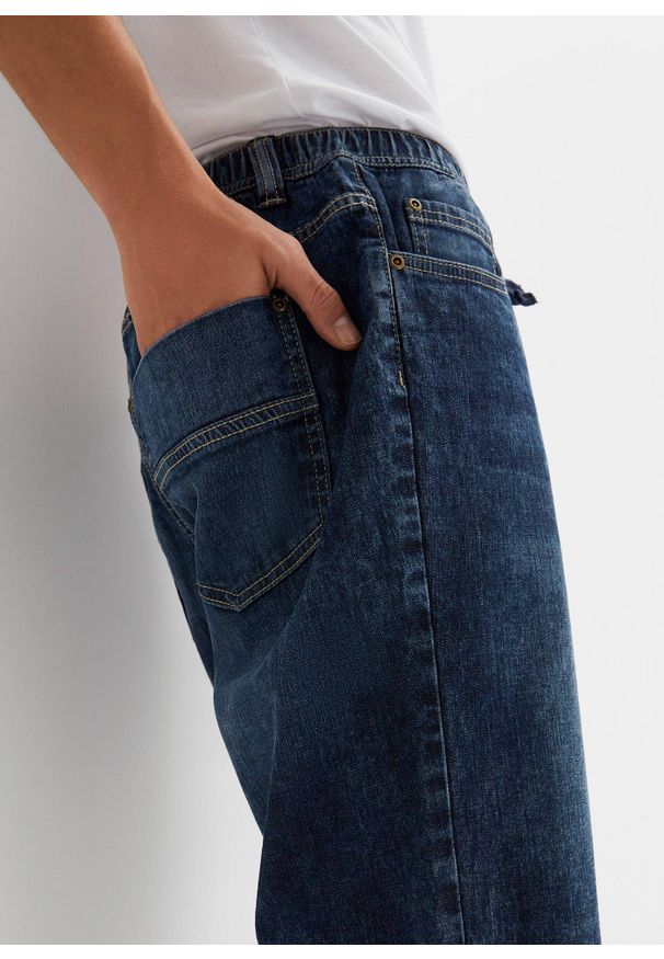 bonprix - Bermudy z gumką w talii ze stretchem, slim fit. Kolor: niebieski. Materiał: denim