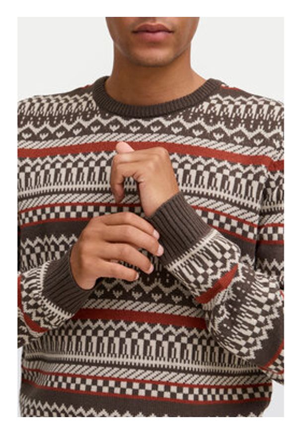 Blend Sweter 20717485 Brązowy Regular Fit. Kolor: brązowy. Materiał: syntetyk