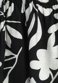 Born2be - Czarna Wiskozowa Sukienka Hiszpanka w Kwiatowy Wzór Berinira. Okazja: na co dzień. Typ kołnierza: dekolt hiszpanka. Kolor: czarny. Materiał: wiskoza. Wzór: kwiaty. Sezon: lato. Typ sukienki: z odkrytymi ramionami, proste. Styl: casual, elegancki #5