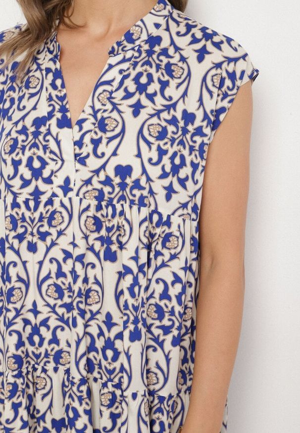 Born2be - Niebieska Bawełniane Sukienka o Rozkloszowanym Kroju Ozdobiona Falbanką Linola. Okazja: na co dzień. Kolor: niebieski. Materiał: bawełna. Wzór: aplikacja. Sezon: lato. Styl: casual, elegancki