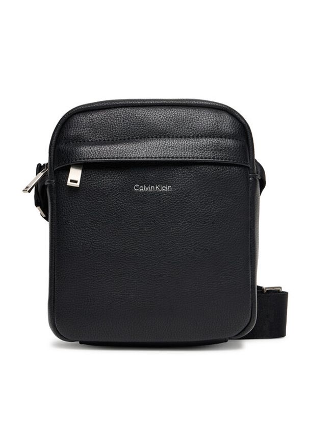 Calvin Klein Saszetka Raised Reporter LV04D3160G Czarny. Kolor: czarny. Materiał: skóra