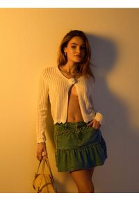 Sinsay - Bawełniany ażurowy sweter z kwiatkiem 3D - kremowy. Kolor: kremowy. Materiał: bawełna. Wzór: ażurowy, kwiaty #1