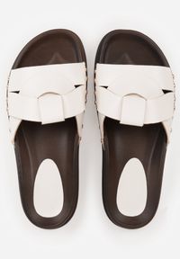 Born2be - Białe Klapki z Przeplatanymi Paskami i Nitami przy Podeszwie Marivyn. Okazja: na co dzień, na randkę. Kolor: biały. Materiał: len. Sezon: lato. Styl: casual, elegancki #5