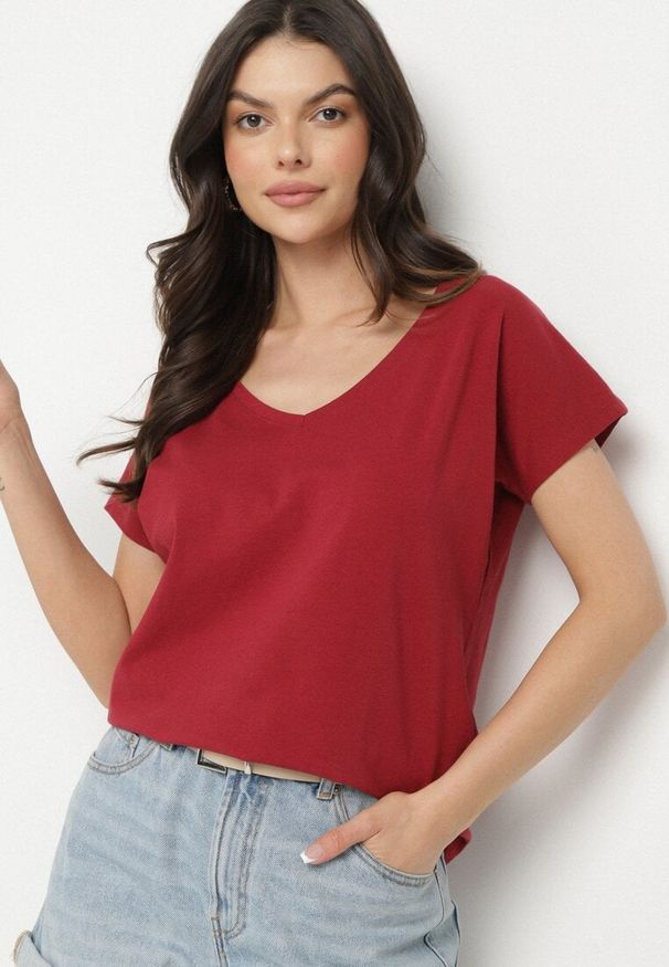 Born2be - Bordowy Bawełniany T-shirt z Trójkątnym Dekoltem Linarosea. Okazja: na co dzień, na spacer. Kolor: czerwony. Materiał: bawełna. Styl: klasyczny, casual