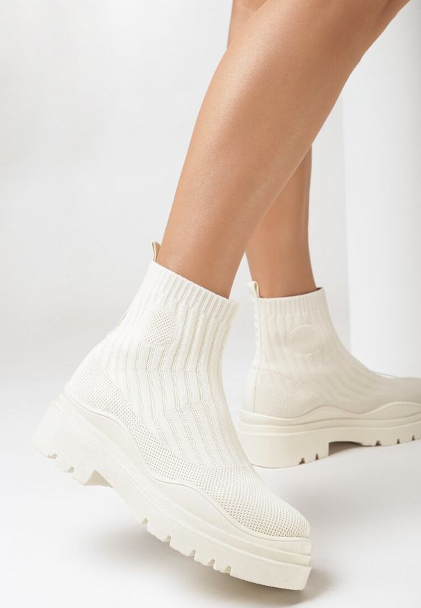 Born2be - Beżowe Botki z Elastyczną Cholewką Lazeos. Wysokość cholewki: za kostkę. Zapięcie: bez zapięcia. Kolor: beżowy. Materiał: materiał. Szerokość cholewki: normalna. Wzór: aplikacja