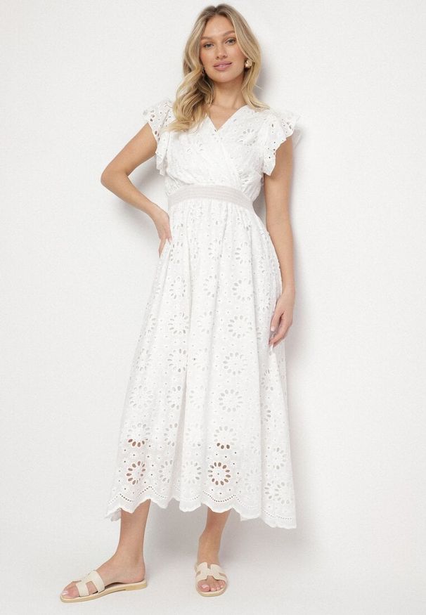 Born2be - Biała Ażurowa Sukienka z Kopertowym Dekoltem i Bufiastymi Rękawami Ldivane. Okazja: na co dzień, na imprezę. Kolor: biały. Wzór: ażurowy. Sezon: lato. Typ sukienki: kopertowe. Styl: casual