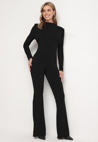 Born2be - Czarny Koktajlowy Kombinezon Ozdobiony Wycięciem na Plecach Sewiel. Kolor: czarny. Długość rękawa: długi rękaw. Długość: długie. Wzór: aplikacja. Styl: wizytowy #1