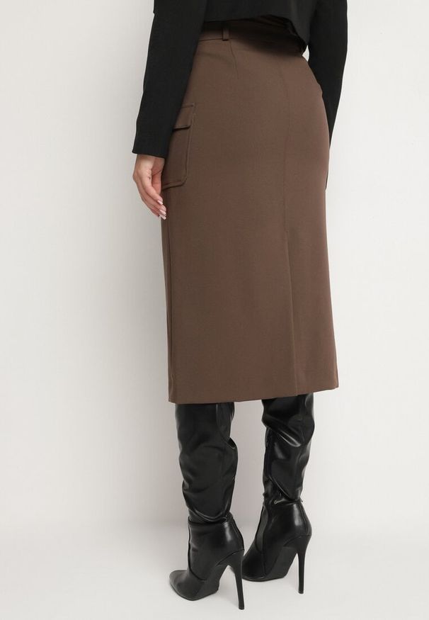 Born2be - Brązowa Spódnica z Wiskozą Paskiem i Kieszeniami z Klapami Talabria. Okazja: na co dzień. Kolor: brązowy. Materiał: wiskoza. Styl: casual, elegancki