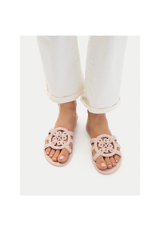 Klapki Nine West. Kolor: kremowy
