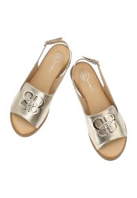 Złote Sandały Filippo Modne Obuwie Damskie. Okazja: na co dzień. Zapięcie: pasek. Kolor: złoty. Materiał: skóra ekologiczna. Wzór: aplikacja. Sezon: lato. Styl: casual, elegancki #7