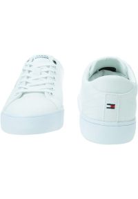 TOMMY HILFIGER - Buty Tommy Hilfiger Hi Vulc Low Canvas M FM0FM04882YBS białe. Okazja: na co dzień. Kolor: biały. Materiał: guma, materiał. Szerokość cholewki: normalna #1