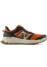 Buty męskie New Balance Fresh Foam Garoé MTGAROI1 – pomarańczowe. Okazja: na co dzień. Kolor: pomarańczowy. Materiał: materiał, syntetyk, guma. Szerokość cholewki: normalna. Sport: fitness, bieganie