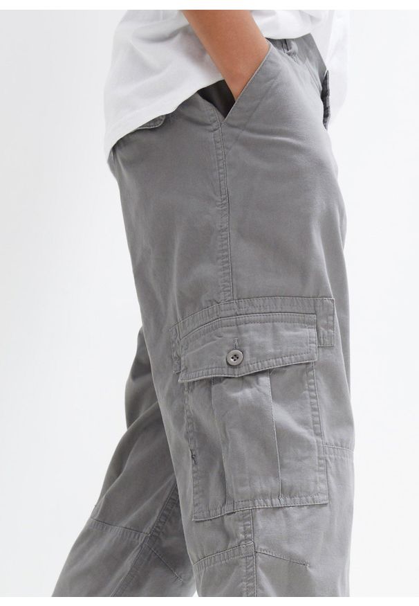 bonprix - Spodnie chłopięce 3/4 o luźnym kroju z czystej bawełny. Kolor: szary. Materiał: bawełna