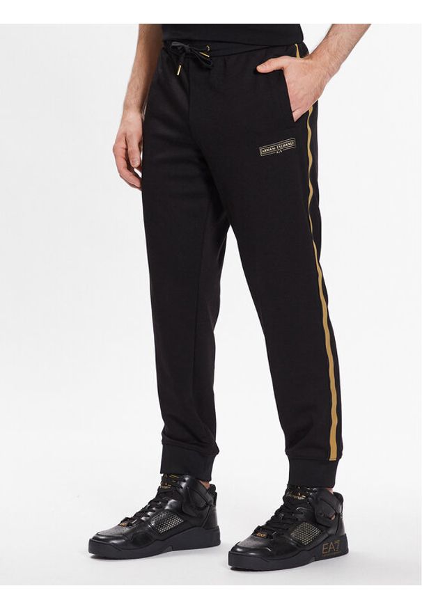 Armani Exchange Spodnie dresowe 3RZPRA Z9N1Z 1200 Czarny Regular Fit. Kolor: czarny. Materiał: syntetyk, dresówka