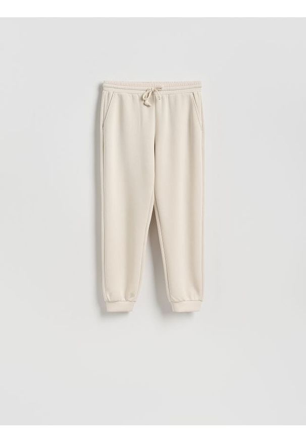 Reserved - Joggery z modalem - beżowy. Kolor: beżowy. Materiał: dzianina