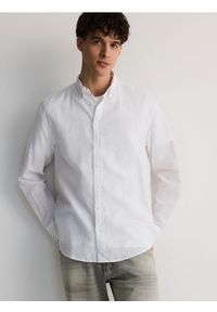 Reserved - Koszula regular z lnem - biały. Kolor: biały. Materiał: len #1