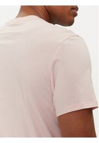 Guess T-Shirt M2BP47 K7HD0 Różowy Slim Fit. Kolor: różowy. Materiał: bawełna