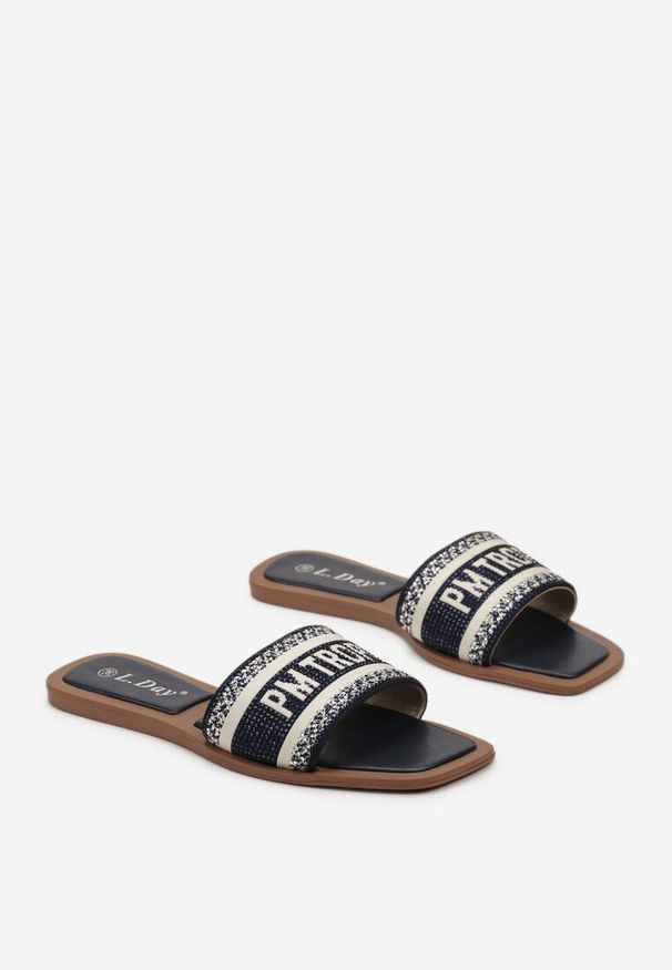 Renee - Niebieskie Klapki Ozdobione Cyrkoniami i Napisem z Kwadratowym Noskiem Buria. Okazja: na co dzień. Kolor: niebieski. Wzór: aplikacja, napisy. Sezon: lato. Styl: casual