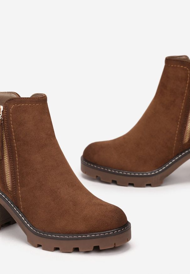 Born2be - Ciemnobrązowe Botki na Słupku Boho z Suwakiem Sirdre. Wysokość cholewki: za kostkę. Kolor: brązowy. Szerokość cholewki: normalna. Wzór: haft. Sezon: zima, jesień. Obcas: na słupku. Styl: boho. Wysokość obcasa: średni