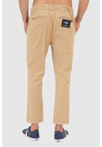 7 FOR ALL MANKIND Beżowe spodnie męskie jogger Chino. Kolor: beżowy. Materiał: bawełna